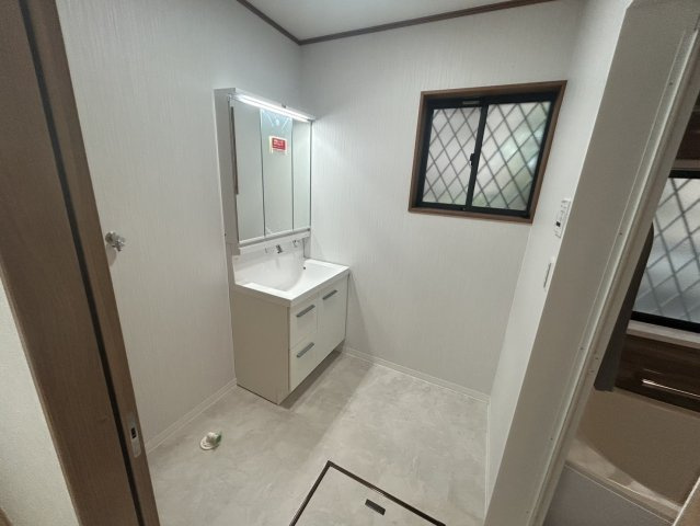 大門　戸建の独立洗面台