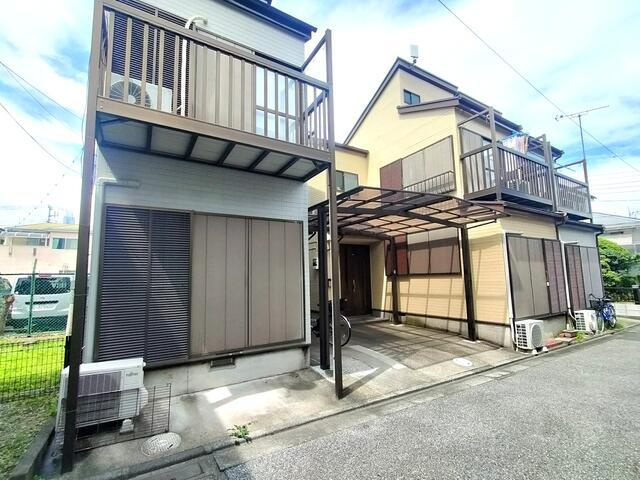足立区西新井本町２丁目の中古一戸建の前面道路含む現地写真|隣地との間の距離もあり、風通… 