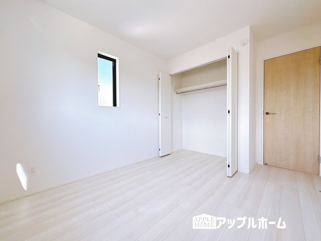 【新築住宅】小川町小川 全2棟の洋室|２階居室は全室収納あり！たっぷりある収納活用でお部屋もキレイを保てます♪