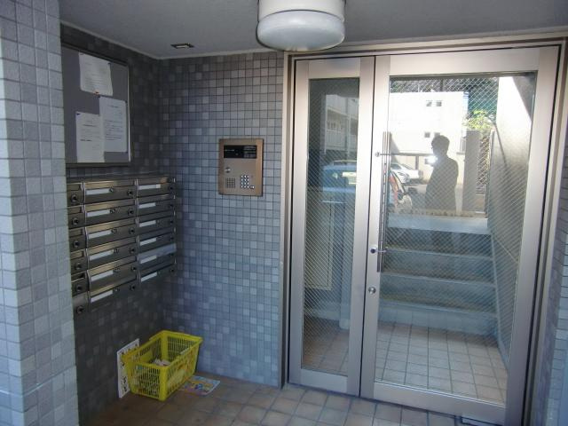 ヨウコースクウェア中浦和EASTのエントランス