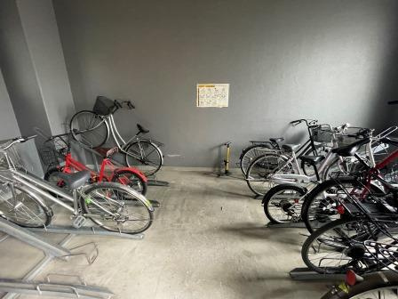 ヨウコースクウェア中浦和EASTのロビー