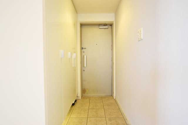 ネバーランド江坂垂水町の玄関