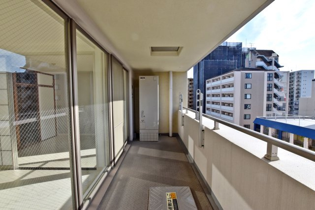 ネバーランド江坂垂水町のバルコニー|眺望良好なバルコニーです。