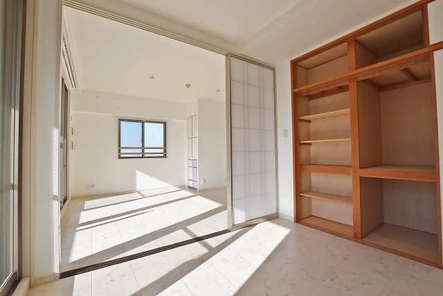 ネバーランド江坂垂水町の洋室|-洋室約5帖-