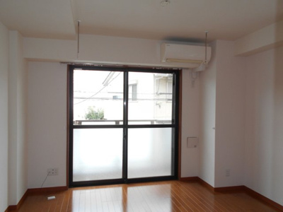 【居間・リビング】 | ベルフルール | こちらの居間で趣味の時間をお楽しみください