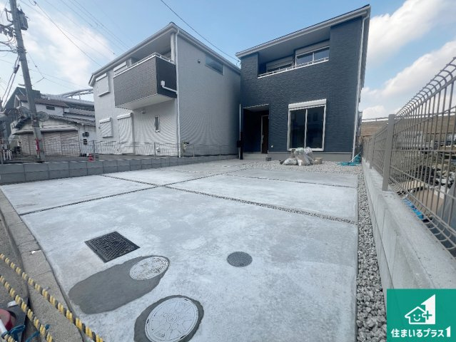 藤井寺市大井　第2期　新築一戸建ての駐車場|並列２台駐車可能！ゆとりの駐車スペースで車庫入れもスムーズ！