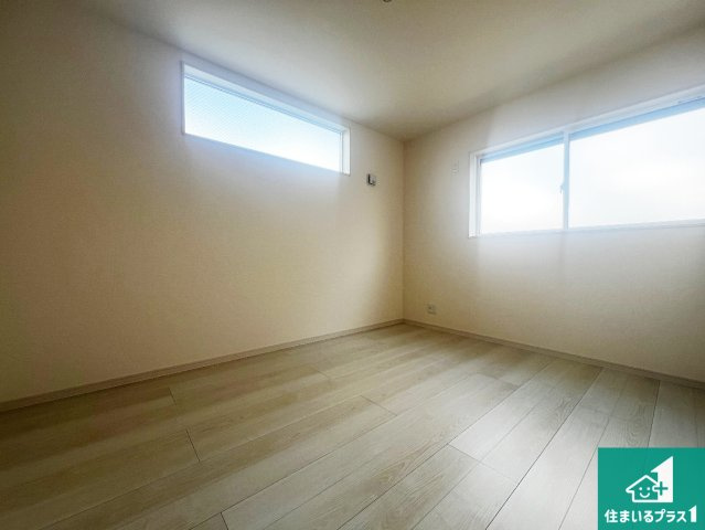 藤井寺市大井　第2期　新築一戸建ての洋室|シンプルな洋室は、自分好みのインテリアが楽しめます♪ご家族とインテリアや家具を選びに行くのは新築購入時の醍醐味の一つです。ぜひお楽しみください♪