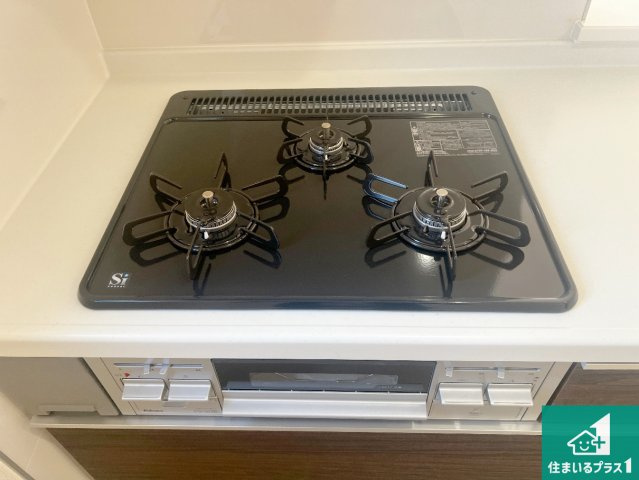 藤井寺市大井　第2期　新築一戸建ての設備|ダブル高火力Ｓｉセンサー付きコンロ！３口あるので、まとめて料理をする時も大活躍！