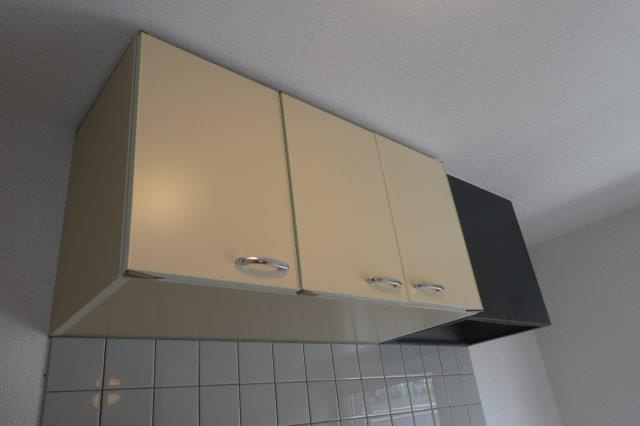 シェ・モアのキッチン|キッチン上収納