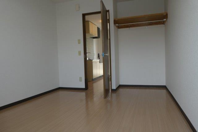 シェ・モアの寝室|洋室