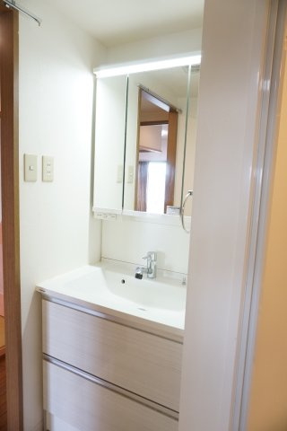 ディオ・フェルティ大東緑ヶ丘の独立洗面台