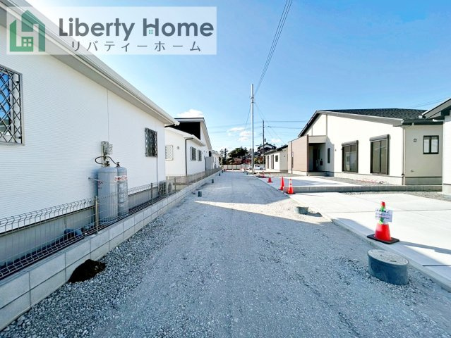 つくば市今鹿島9期　新築戸建　2号棟の前面道路含む現地写真