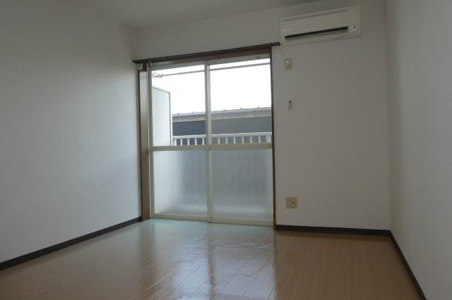 シェ・モアの居間・リビング|洋室