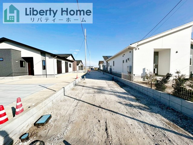 つくば市今鹿島9期　新築戸建　3号棟の前面道路含む現地写真