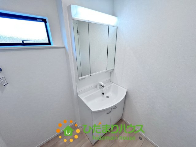 宮代町西原第２　新築一戸建て　01　クレイドルガーデンの独立洗面台