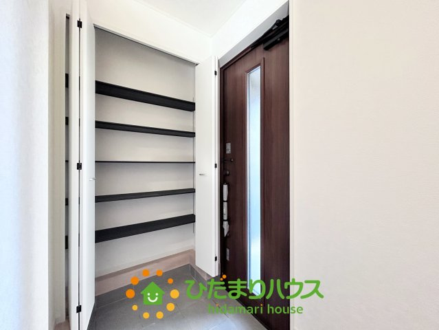 宮代町西原第２　新築一戸建て　01　クレイドルガーデンの玄関