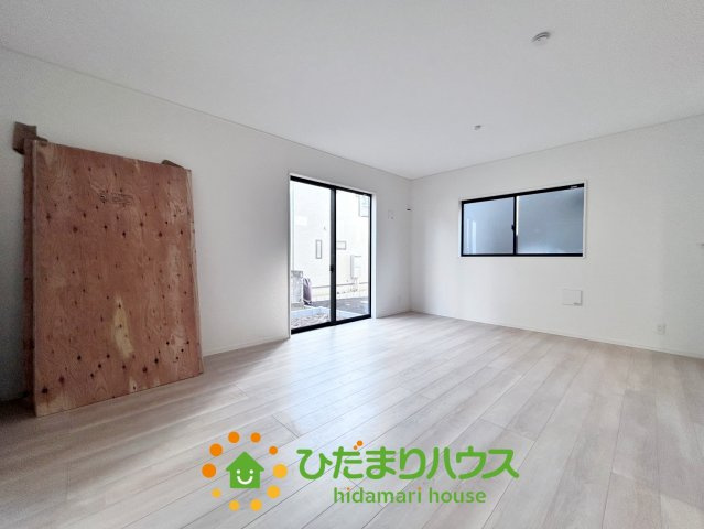 宮代町西原第２　新築一戸建て　02　クレイドルガーデンの居間・リビング