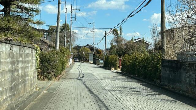 八王子市元八王子町３丁目の中古一戸建の前面道路含む現地写真| 
