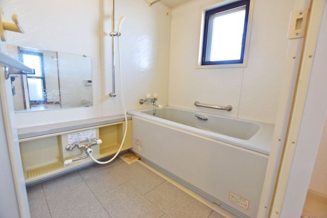 デュアル江坂広芝町の浴室|浴室もゆったりとくつろげる広さ。癒しのバスタイムが実現します。