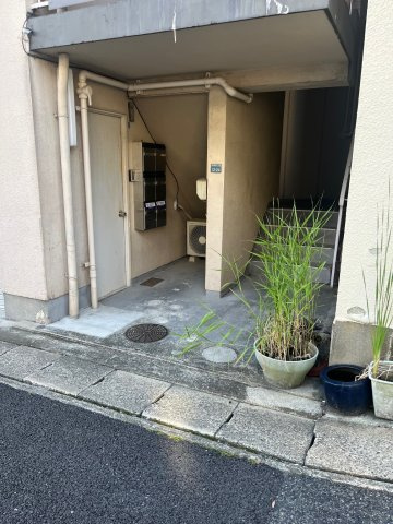 大横マンションのエントランス