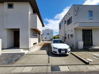 【駐車場】 | カースペースは2台。お庭を転用すればプラス2台