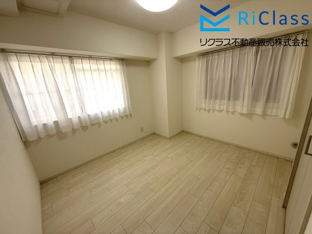 ロイヤルコート兵庫の洋室|使い勝手のいい洋室です