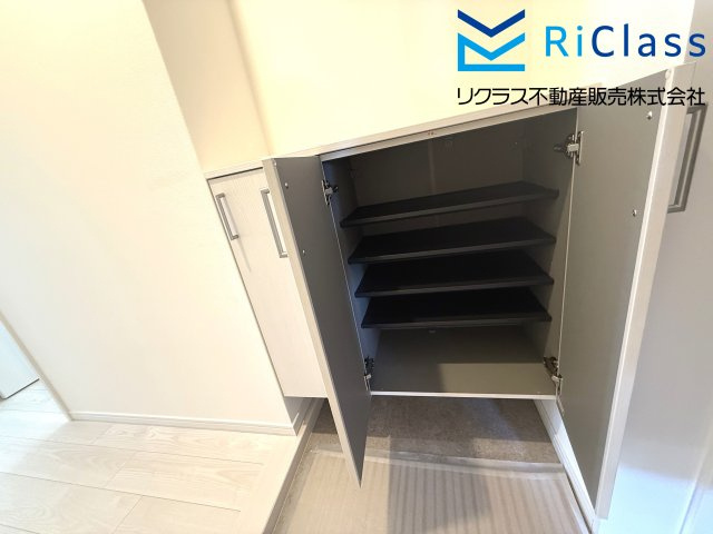 ロイヤルコート兵庫の玄関|収納もある玄関です