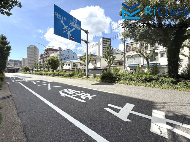 ロイヤルコート兵庫の周辺|マンション前の道路です