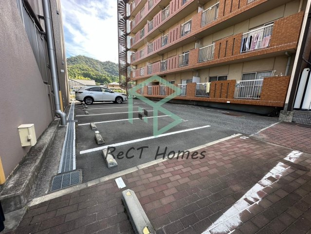 インタービレッジ高岡駅前の駐車場