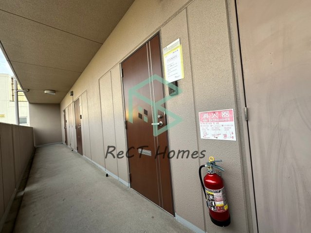 インタービレッジ高岡駅前の玄関