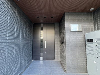 【エントランス】 | ホワイトガーデン西宮中島町 | 清潔なエントランスです