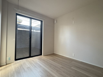 【寝室】 | ホワイトガーデン西宮中島町 | 使い勝手のいい寝室です