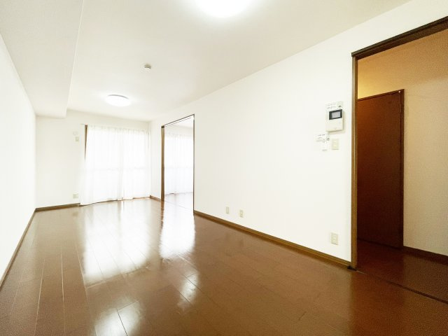 ウィルモア夷山　Ｂ棟の居間・リビング