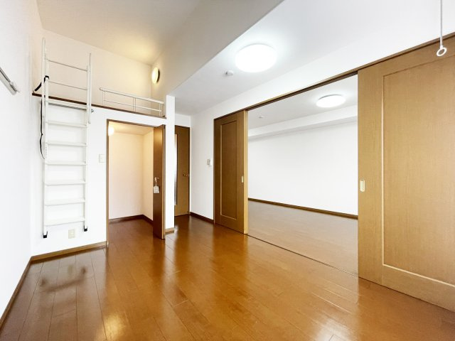 ウィルモア夷山　Ｂ棟の居間・リビング