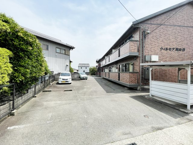 ウィルモア夷山　Ｂ棟の駐車場