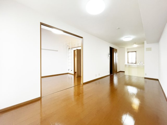 ウィルモア夷山　Ｂ棟の居間・リビング