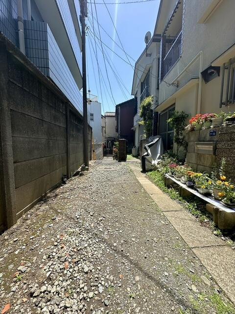 板橋区南常盤台１丁目の中古一戸建の前面道路含む現地写真|東側通路（法定外道路） 