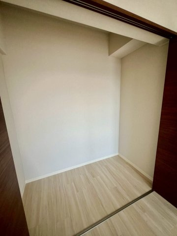 【収納】リビングダイニングキッチンの広々とした収納になります。 