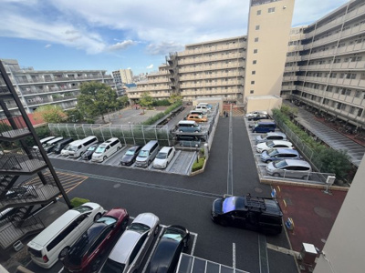 【駐車場】 | ライオンズマンション浦安 | 広々とした中庭に敷地内駐車場がございます。