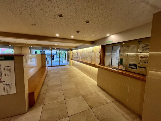 【ロビー】広々としたエントランスになります。 