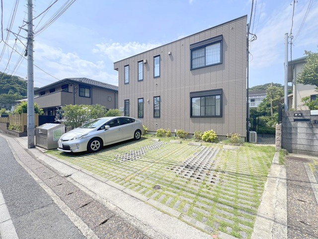 メゾンかきの木弐番館の駐車場