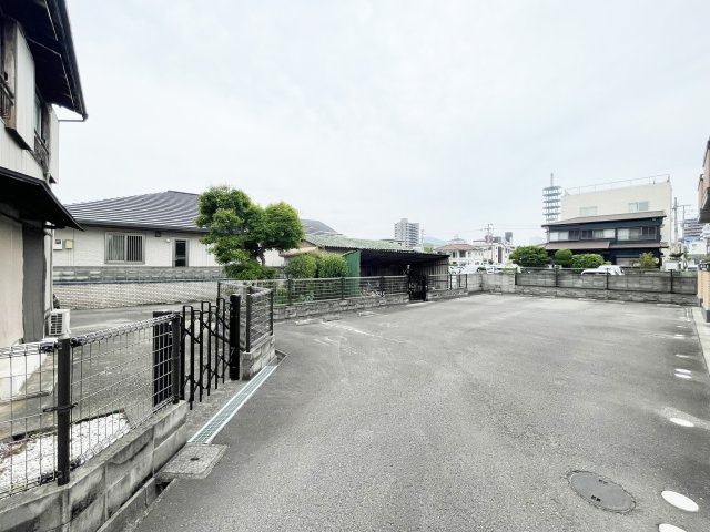 サン　ガーデンの駐車場