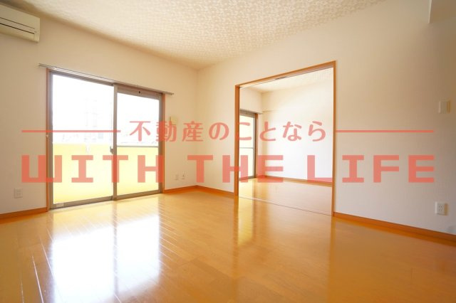 Ｃａｓｔｌｅ城南（キャッスル城南）【10,000円キャッシュバック対象物件】の居間・リビング|こちらのリビングで趣味の時間をお楽しみください