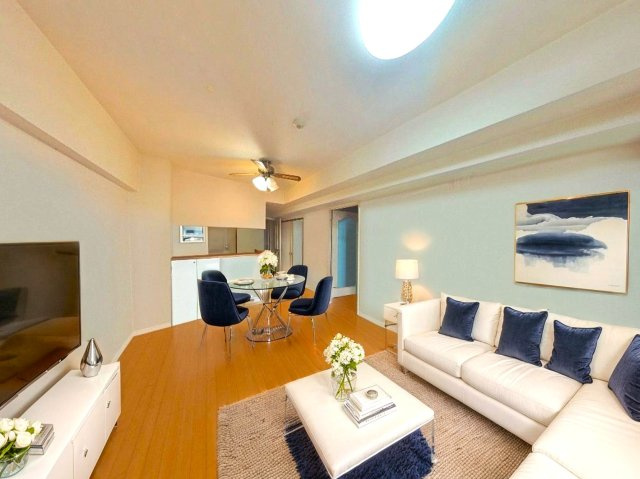 【居間・リビング】 | プロパレス平野背戸口フィエルテ | ＣＧによる家具等を配置したイメージ画像です。