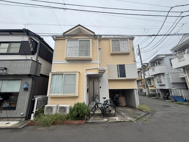 立川市上砂町１丁目の中古一戸建の前面道路含む現地写真| 