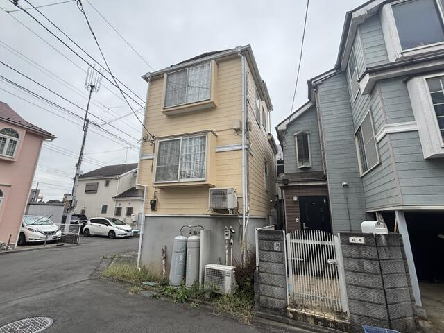 立川市上砂町１丁目の中古一戸建の前面道路含む現地写真| 