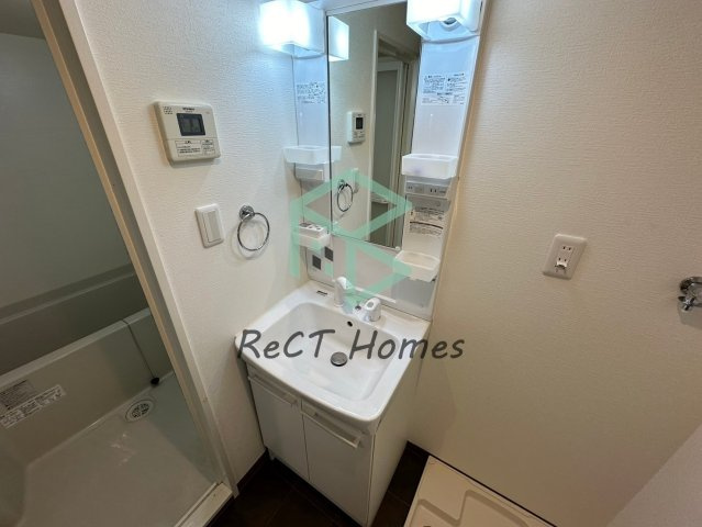 インタービレッジ土山二番館の独立洗面台