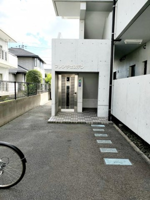 【玄関】 | フレンチェスデン