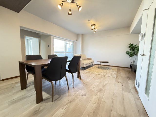 朝日プラザ西舞子の居間・リビング