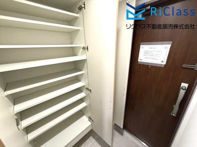 グルーブ兵庫グランアリーナの玄関|収納もある玄関です